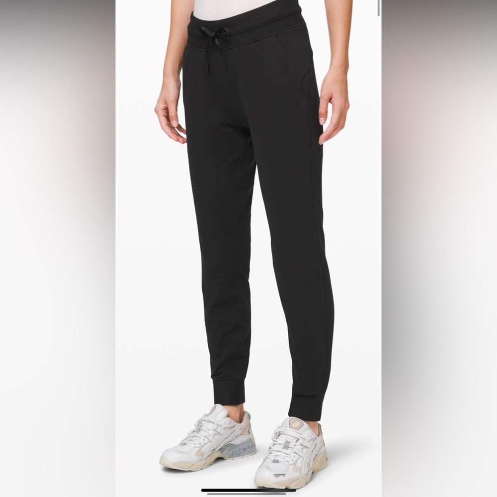 Lululemon Ready to Fleece Joggers Pants
Black size 8